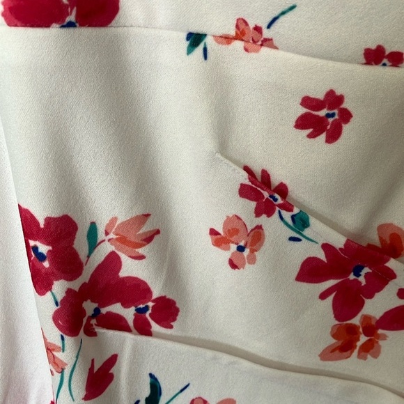 Calvin Klein: White Floral Ruched Sheath Dress: 6P - Picture 4 of 16